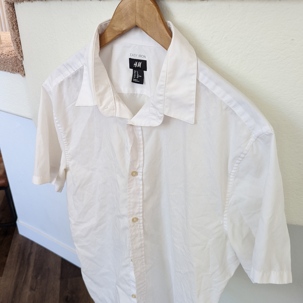 H&M white short sleeve button up shirt